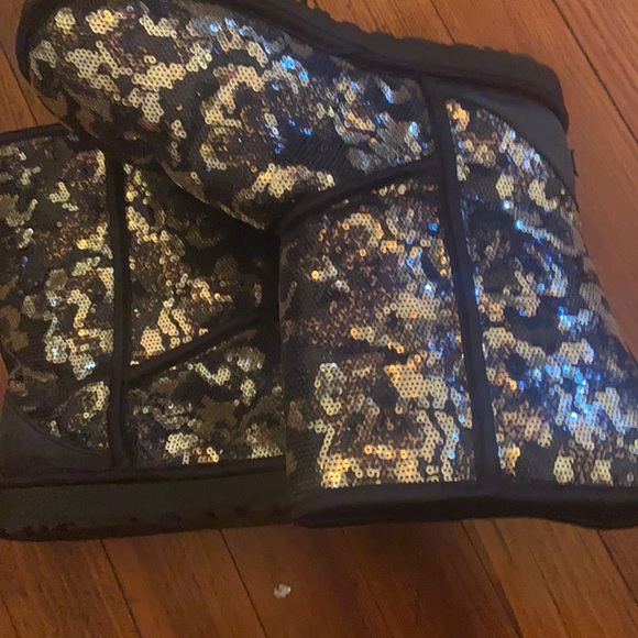 Sequins gold and black Ugg's - Picture 7 of 8